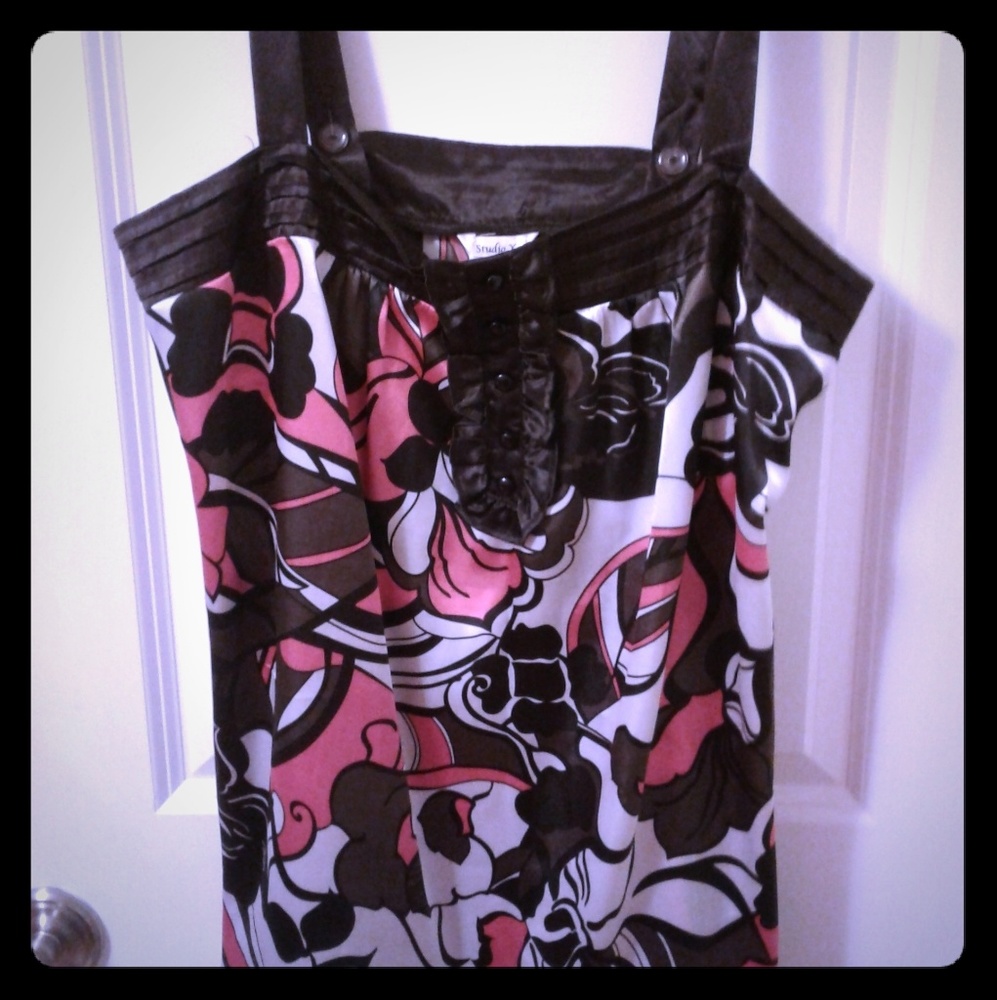 Blouse very cute detail on the front